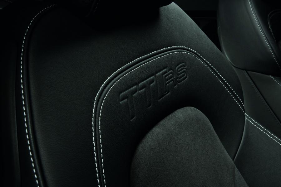 Детали интерьера Audi TT RS Coupe (8J) 2011 года  (NA) (фото 25 из 30)